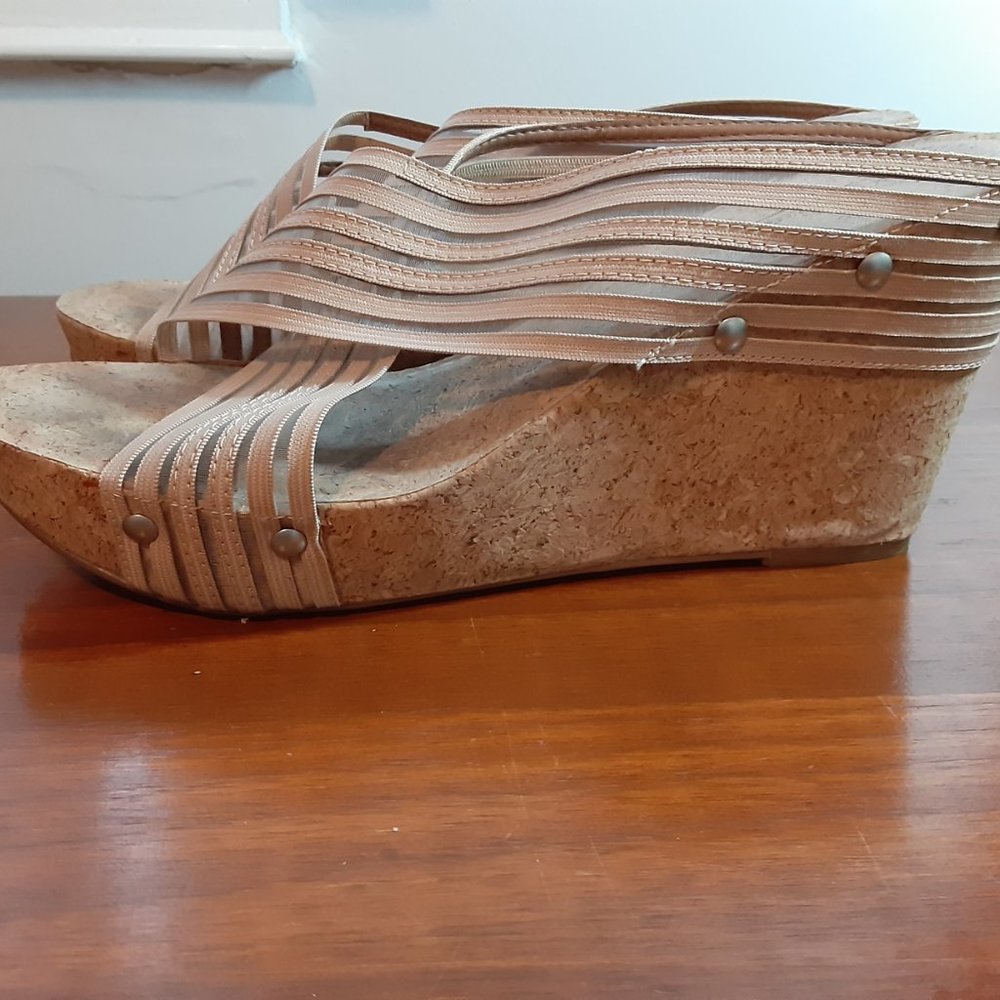 LUCKY BRAND MILLER Beige Criss Cross Strap Cork Wedge Slide Sandals - Picture 5 of 13
